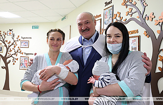 Семейный капитал, бесплатное ЭКО, поддержка материнства. Как Александр Лукашенко решает демографический вопрос
