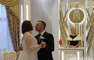 Гражданин Франции и гражданка Беларуси зарегистрировали брак в Островецком ЗАГСе