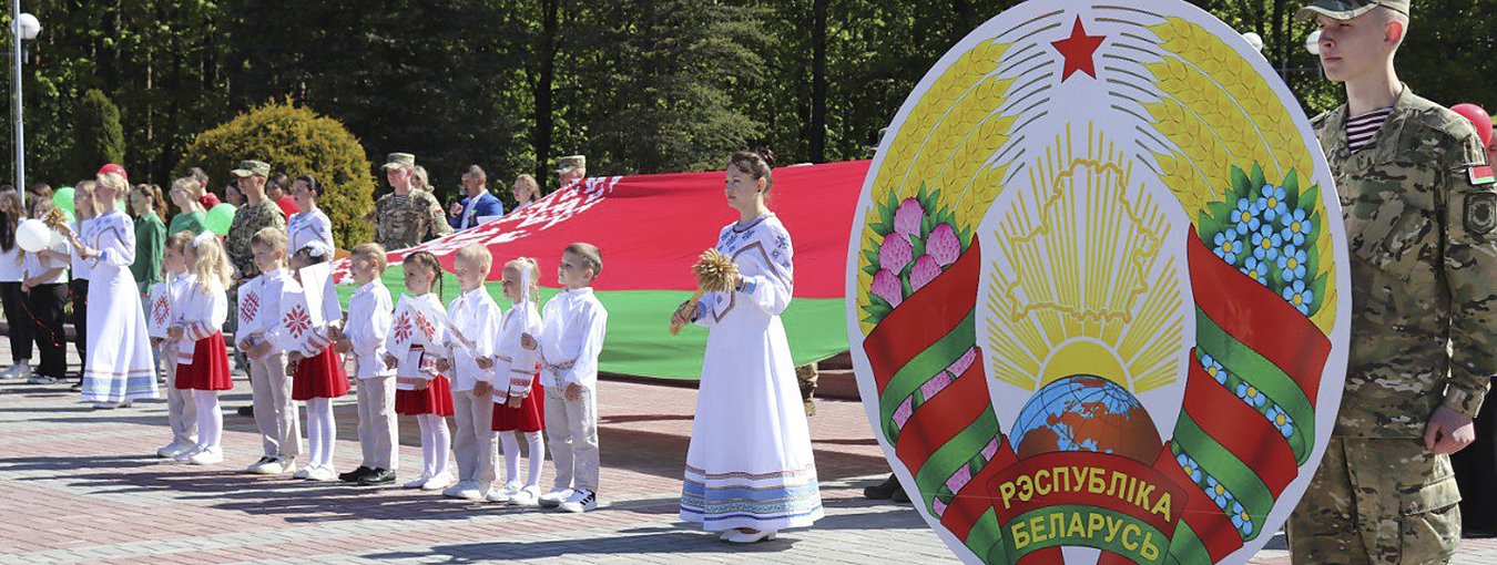 День государственных флага, герба и гимна отметили в Островце