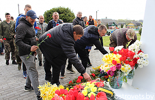 Ворнянские джиперы возложили цветы к братской могиле