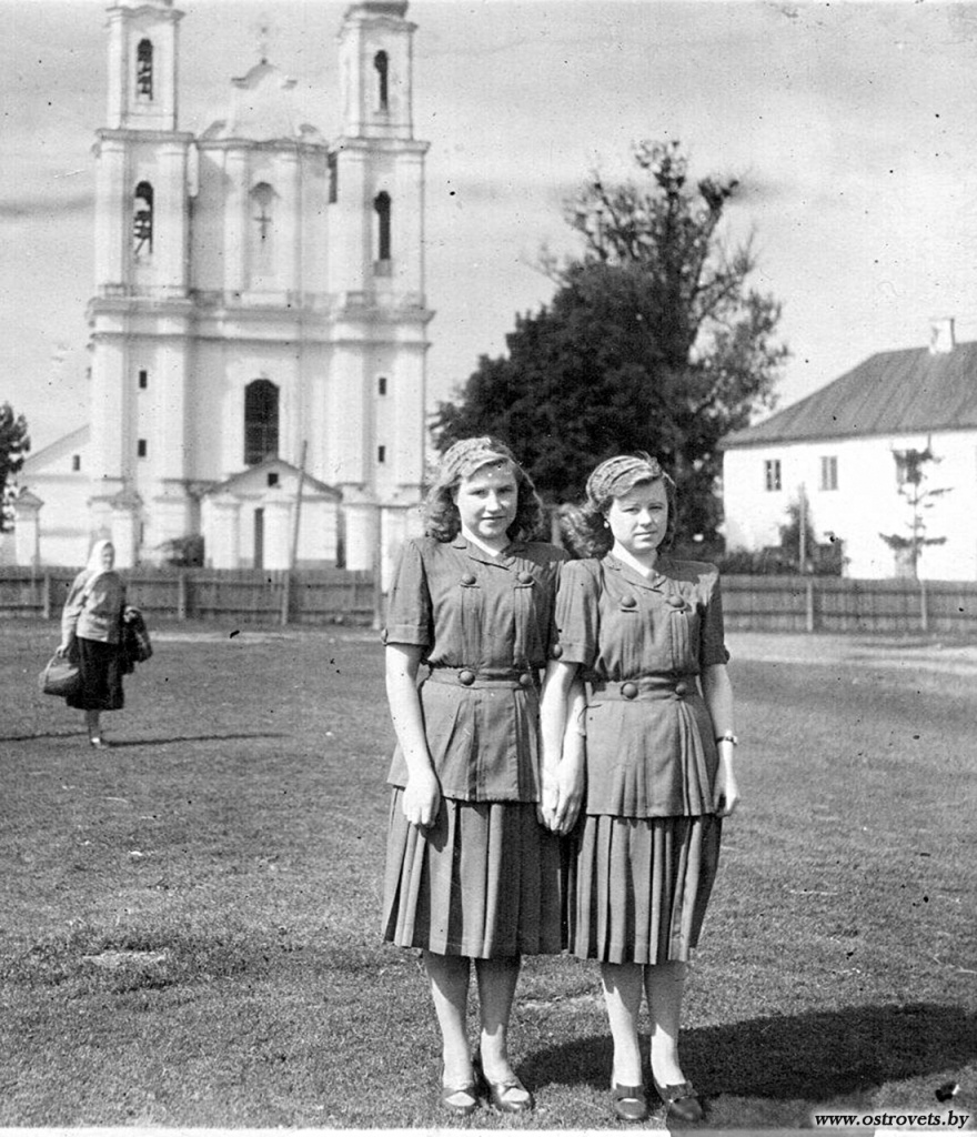 Сёстры Брашкевич Вераника и Шэмис Гелена 1954.jpg
