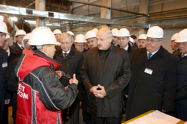 Лукашенко посещает площадку строительства Белорусской АЭС.jpg