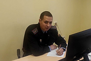 Участковый инспектор объясняет, как устроиться на работу