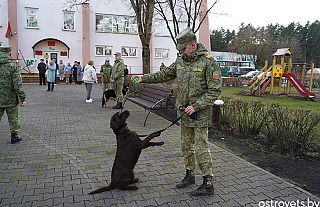 С жителями Ольховки встретились военнослужащие Сморгонской погрангруппы и Пинского коллектива «Единство»