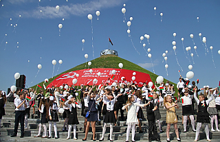 Концерт на барже на Немане и листовки-поздравления с самолета. Как Гродно отпразднует 75-летие освобождения Беларуси?