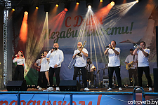 Кавер-группа «Тени» поздравила островчан и гостей города