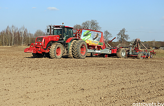 Первыми в Островецком районе к севу приступили земледельцы КСУП «Ворняны»
