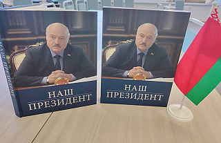 Удзельнікі аматарскага аб’яднання “Актыўнае даўгалецце” пазнаёміліся з кнігай “Наш Прэзідэнт” 