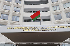 Об особенностях приема на работу несовершеннолетних рассказали в Минтруда