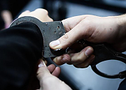 Трое мужчин совершили в Островце кражу больше чем на 60 000 рублей