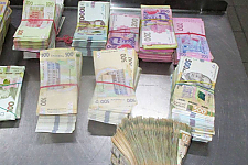 Гражданка Украины пыталась вывезти из Беларуси в тайнике более $37 тыс. в эквиваленте