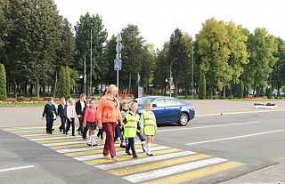 Як АПэшка дарогу пераходзіла
