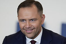 Кароль Навроцкий осудил демонстрацию бандеровских флагов в Варшаве и поддержал депортацию 63 человек