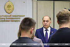 Александр Вольфович: ВС и другие военные структуры ежегодно принимают на вооружение около 80 новейших образцов
