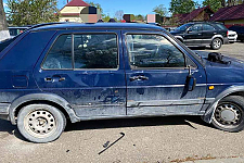В Волковысском районе молодой человек от злости разбил автомобиль