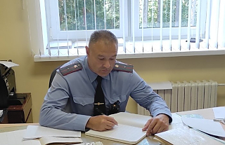 Участковый отвечает: незнакомым абонентам не доверять и любую информацию перепроверять 