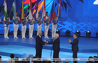 Беларусь передала Азербайджану эстафету Игр стран СНГ