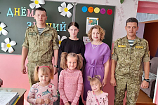 Пограничники посетили социально-педагогический центр Островецкого района