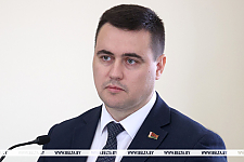 Андрей Иванец прокомментировал запрет на мобильные телефоны в школах