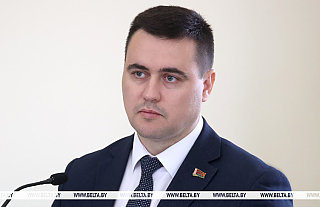Андрей Иванец прокомментировал запрет на мобильные телефоны в школах