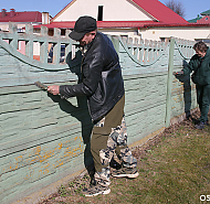 Почистить и покрасить: на субботник вышли специалисты потребобщества