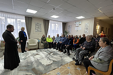 У Светлую сядміцу адзінокіх людзей у Міхалішках наведалі айцец Георгій і Наталля Баніцэвіч