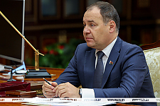 Роман Головченко передал Александру Лукашенко первую золотую монету из белорусского сырья