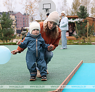 Минтруда: Беларусь среди лидеров по созданию комфортных условий для материнства и детства