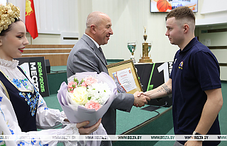 Воля, сплоченность, шквал эмоций. Чемпионов Беларуси по баскетболу чествовали в Гродненском облисполкоме
