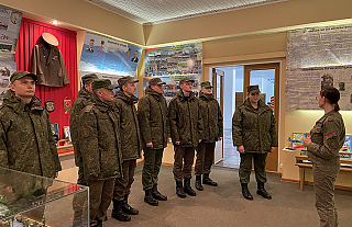 Личный состав 1146 гвардейского зенитного ракетного полка посетил комнату боевой славы 116 штурмовой авиационной базы