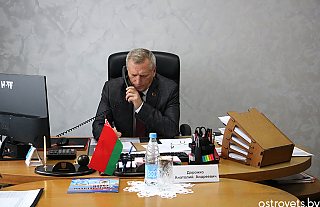 Приём граждан и «Прямую линию» в Островце провёл Анатолий Дорожко