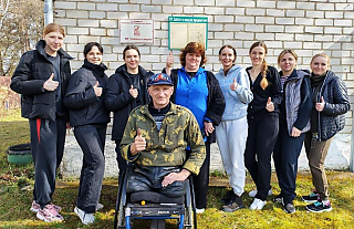 Тепло женских сердец: активистки первичной организации ОО «Белорусский союз женщин» войсковой части 7434 пришли на помощь людям с инвалидностью