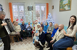 Поделились хорошим настроением: работники БелАЭС посетили филиал в Подольцах и социальный приют в Ворнянах