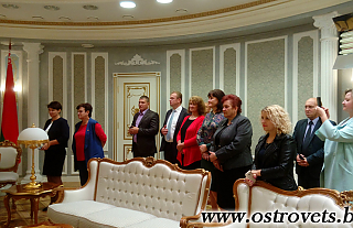 Гордость за страну испытали депутаты Островецкого райсовета и сотрудники райисполкома, посетив Музей современной белорусской государственности и Дворец Независимости