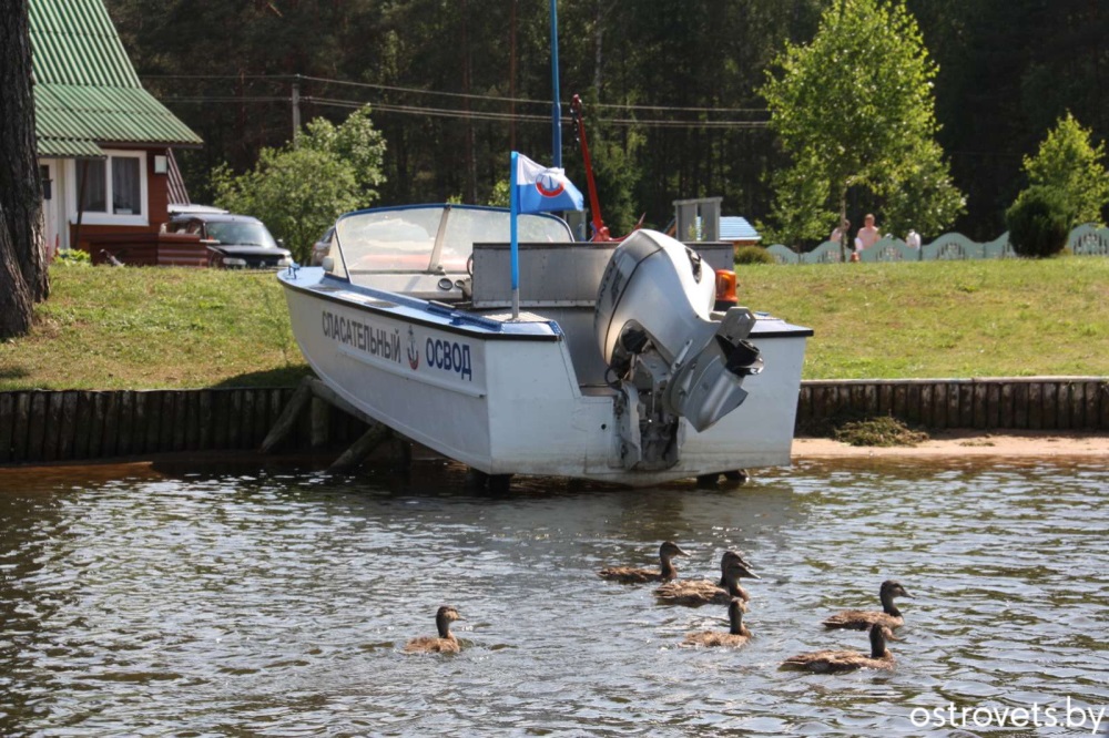 Вода уносит жизни. Водный катер. Затонувший катер. Лодка МЧС.