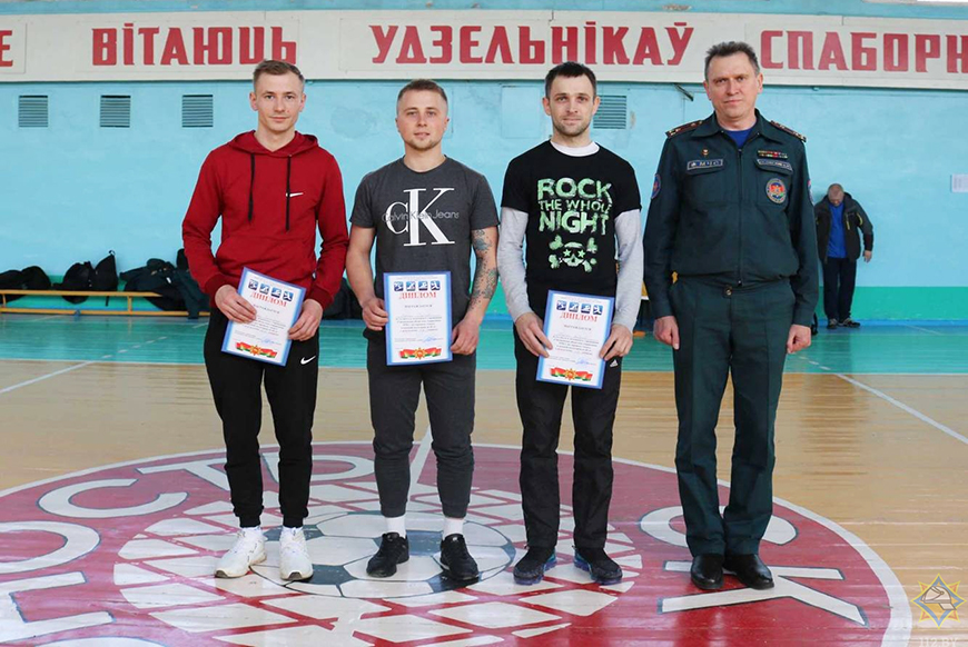Косьяненко крайний слева.jpg