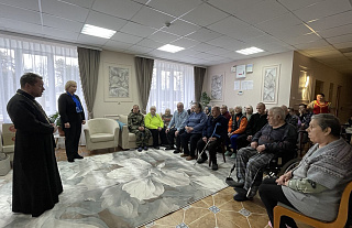 У Светлую сядміцу адзінокіх людзей у Міхалішках наведалі айцец Георгій і Наталля Баніцэвіч