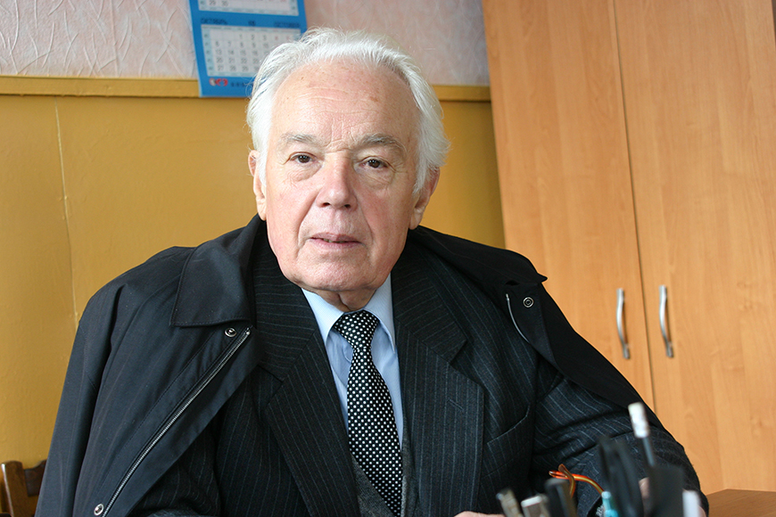 Вторым председателем совета ветеранов в Островце в 2004 году был избран Ростислав Арсентьевич Герт.
