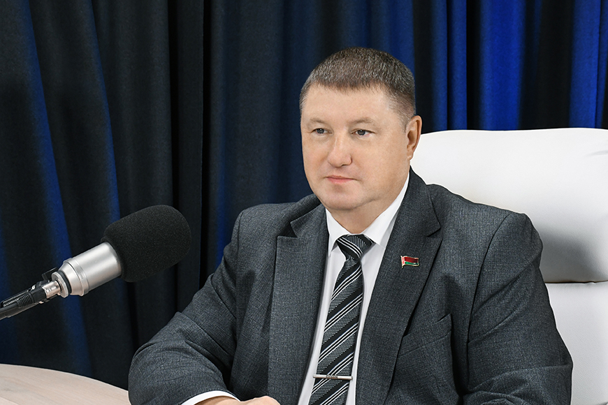 декан факультета журналистики БГУ Алексей Беляев