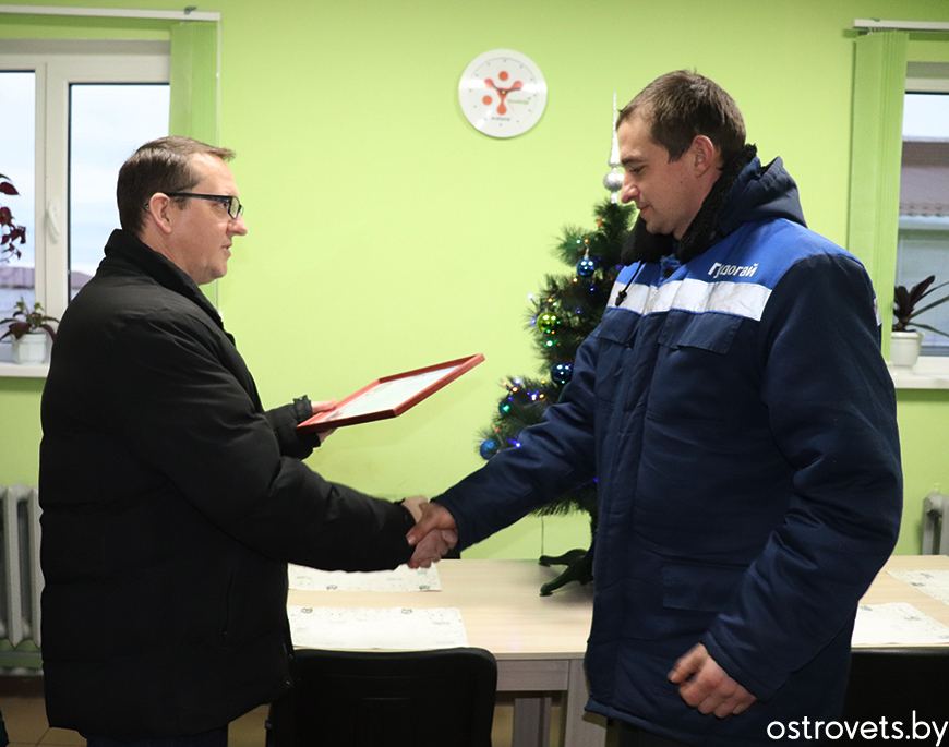Узнагароду атрымлівае Анатоль Гасцевіч 